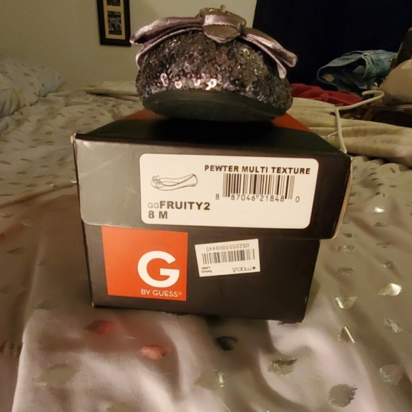 G by Guess sequin flats size 8 - Picture 3 of 4